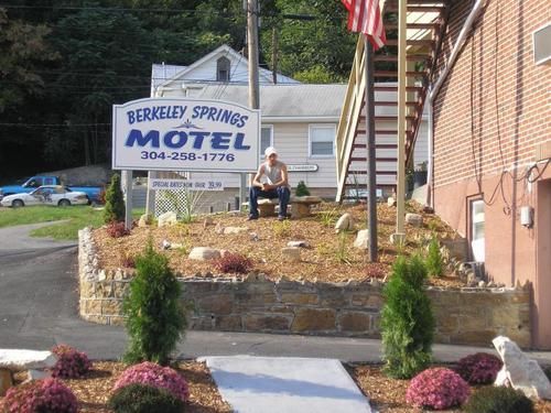 Berkeley Springs Motel Exteriör bild